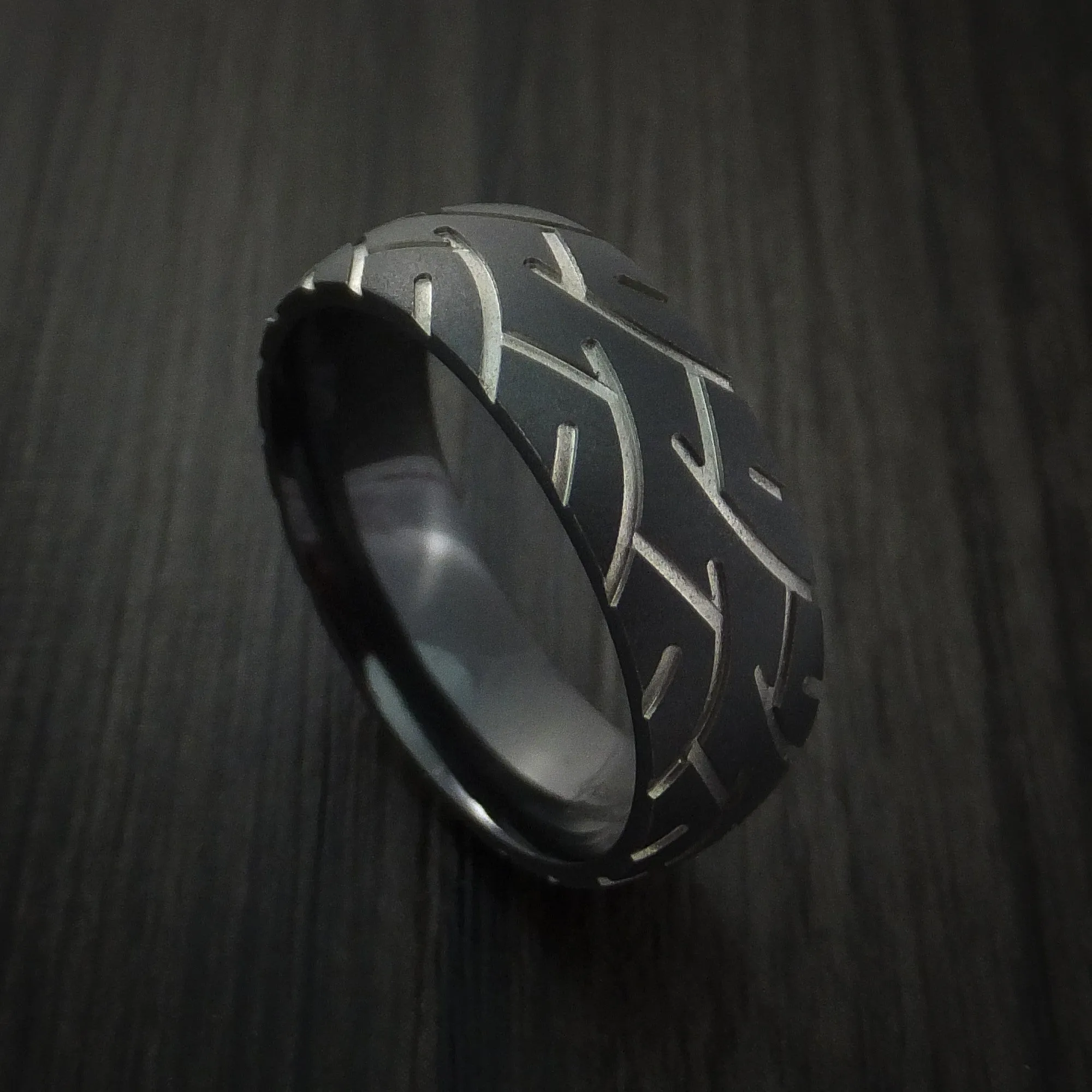 Black Titanium Men's Ring Textured Tread Pattern Band