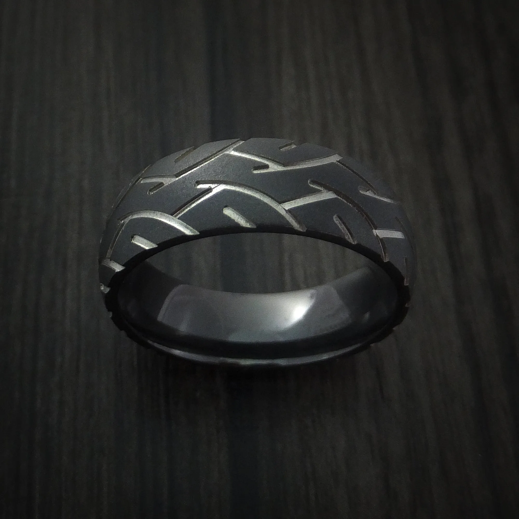 Black Titanium Men's Ring Textured Tread Pattern Band