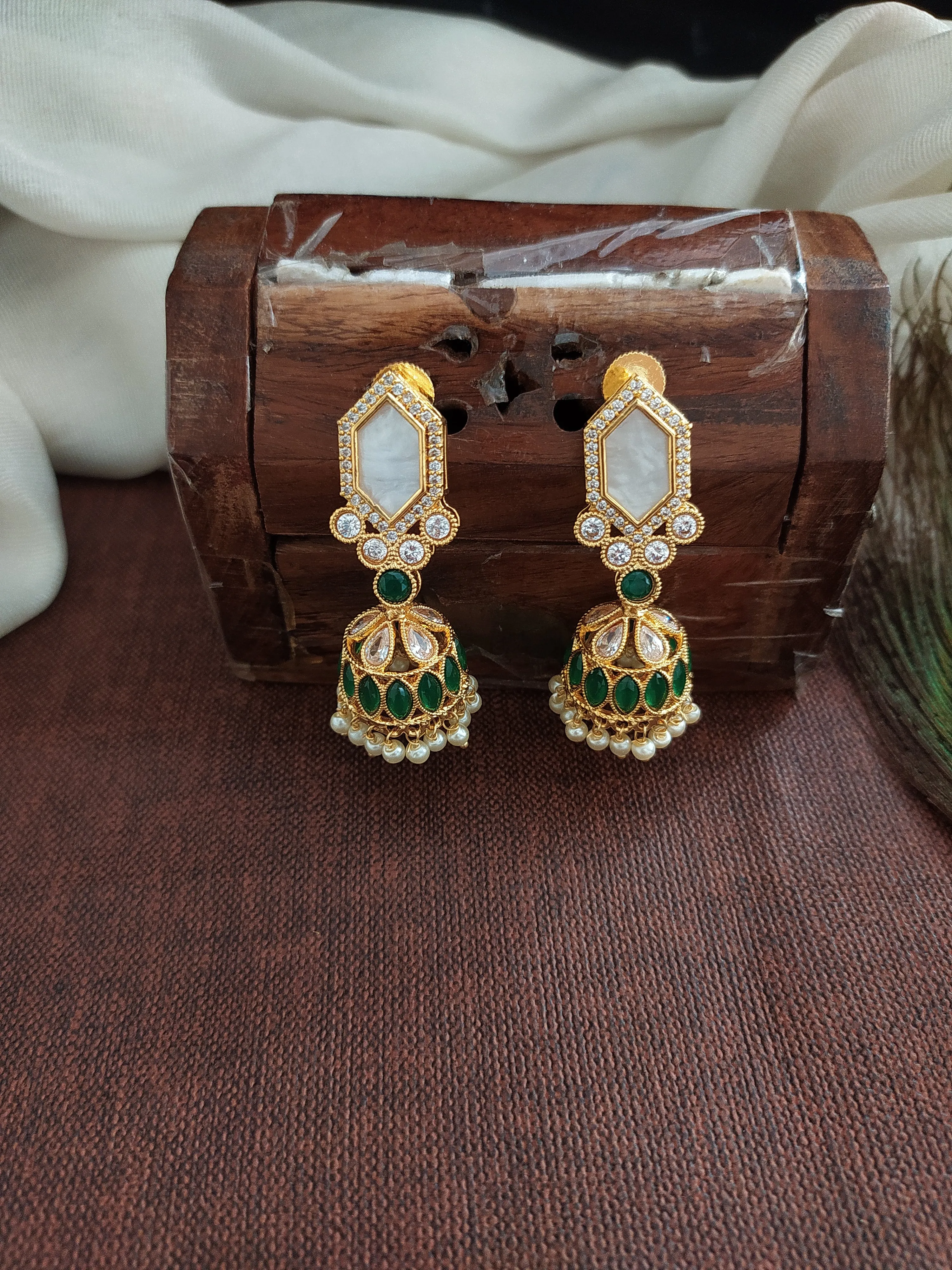 Kundan Necklace Set with Mother of Pearl Stones