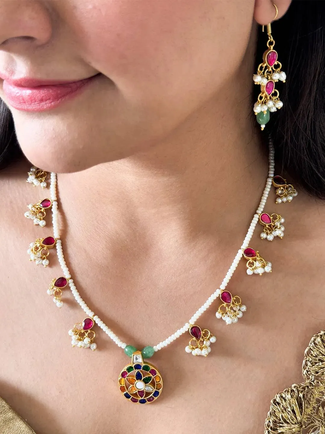 Star Shaped Pendant Studded Kundan Jadau Necklace Set