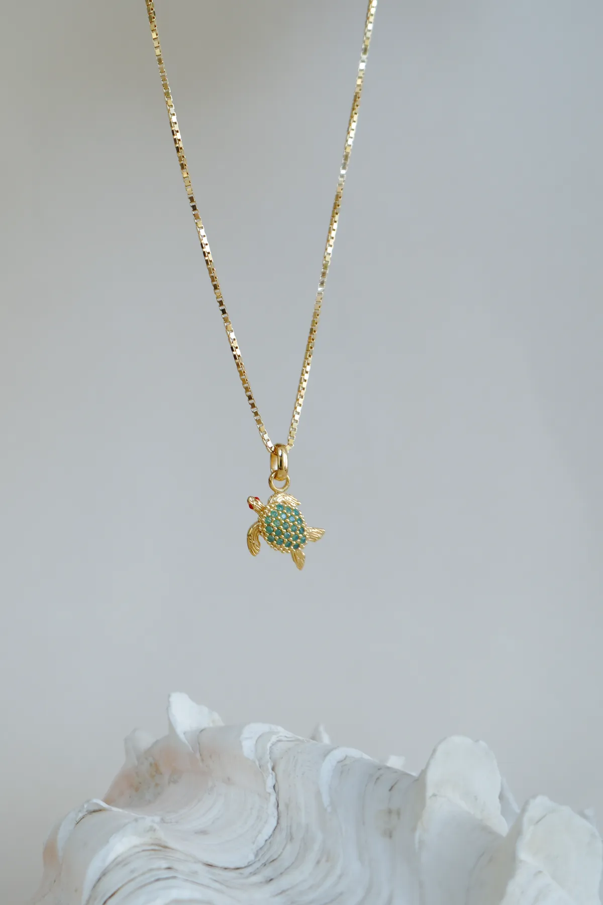 Under the sea turtle necklace gold plated