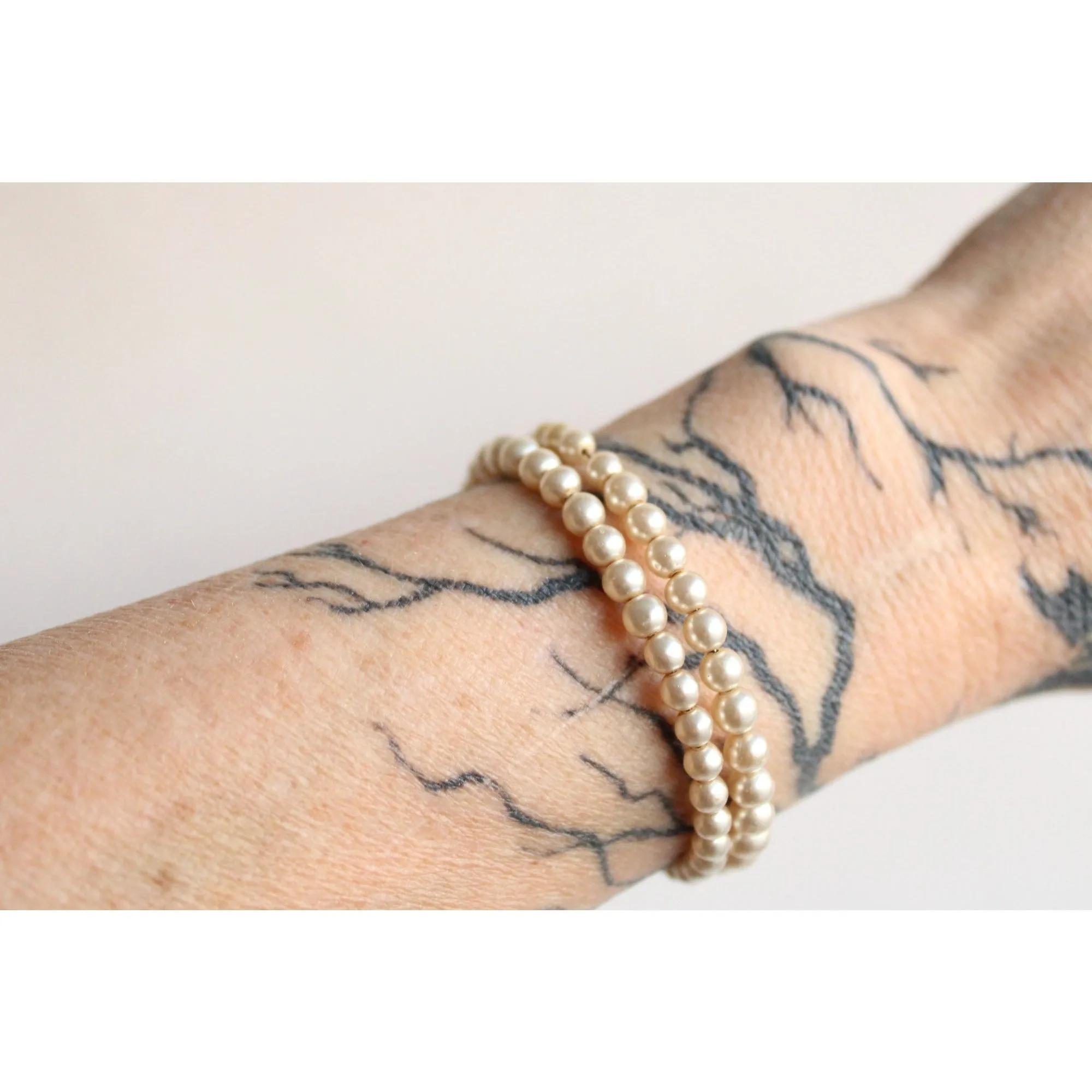 Vintage 1970s Faux Pearl Memory Wire Bracelet